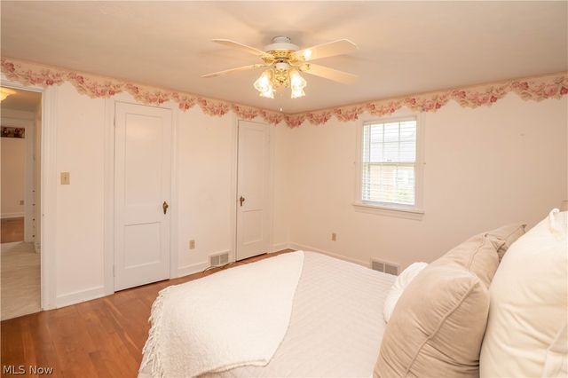 215 Lake Avenue NE, Hartville, OH 44632
