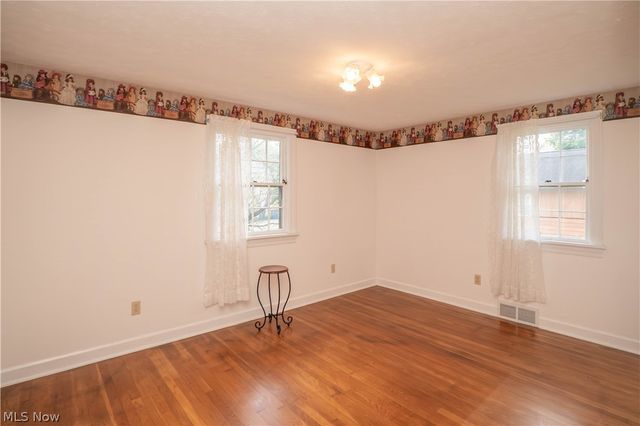 215 Lake Avenue NE, Hartville, OH 44632