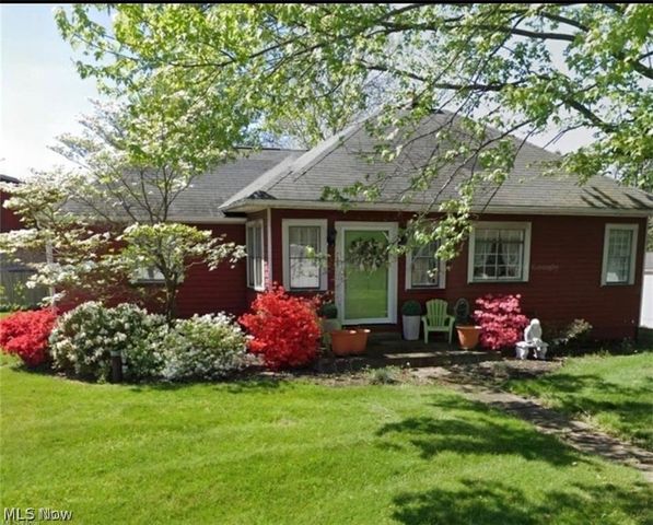215 Lake Avenue NE, Hartville, OH 44632