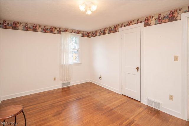 215 Lake Avenue NE, Hartville, OH 44632