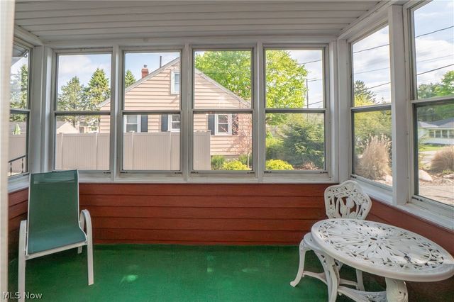 215 Lake Avenue NE, Hartville, OH 44632