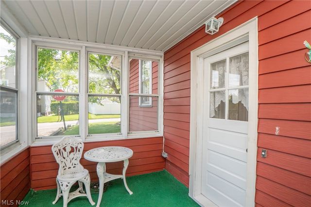 215 Lake Avenue NE, Hartville, OH 44632
