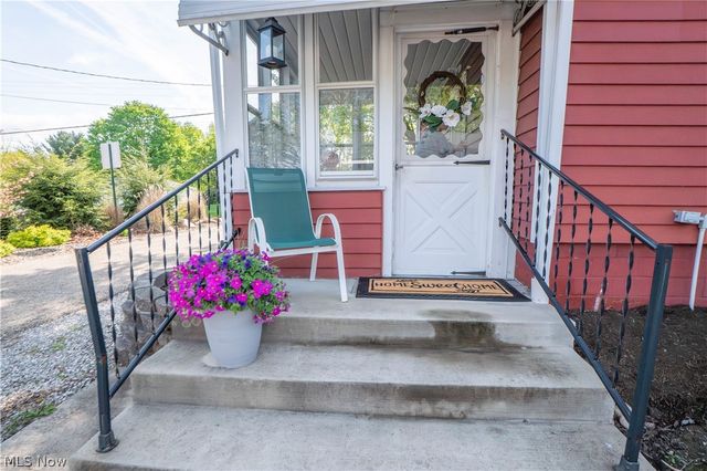 215 Lake Avenue NE, Hartville, OH 44632