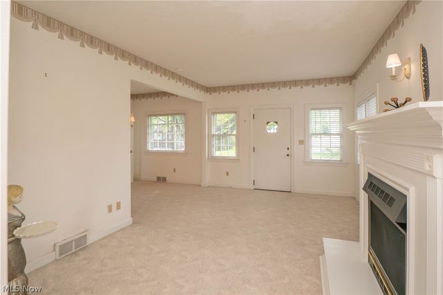 215 Lake Avenue NE, Hartville, OH 44632