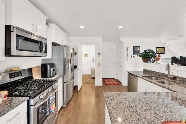 94 E ASHGROVE LN, Saratoga Springs, UT 84045