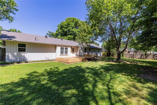 2926 Loxley Avenue, Fayetteville, AR 72703
