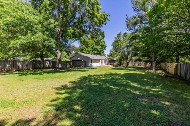2926 Loxley Avenue, Fayetteville, AR 72703