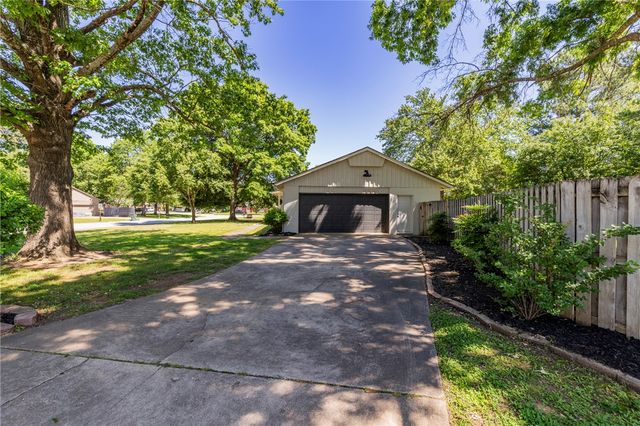 2926 Loxley Avenue, Fayetteville, AR 72703