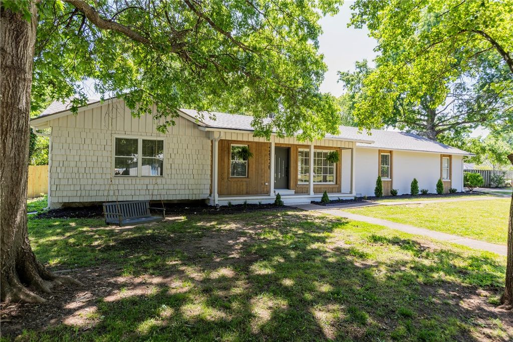 2926 Loxley Avenue, Fayetteville, AR 72703