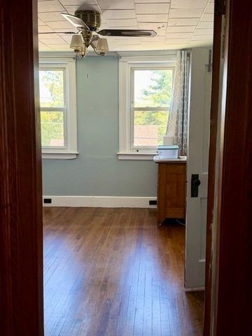 41 Highland St, Auburn, MA 01501