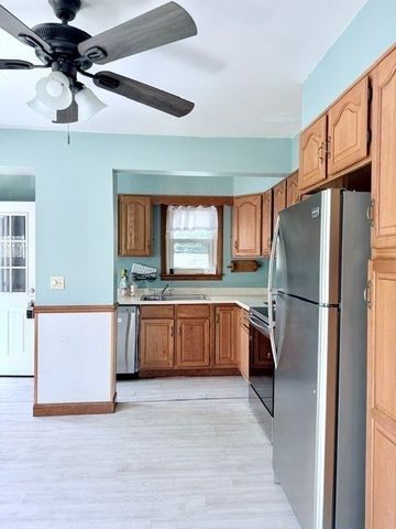 41 Highland St, Auburn, MA 01501