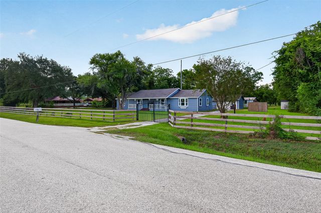 4004 Gatewood Road, Crosby, TX 77532