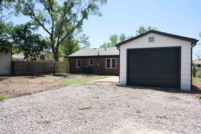 2422 W Greenfield St, Wichita, KS 67217