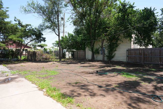 2422 W Greenfield St, Wichita, KS 67217