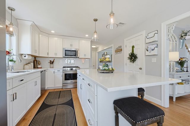 21 Windward Way, Swansea, MA 02777