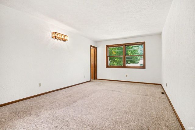52160 Trinity Court, South Bend, IN 46637