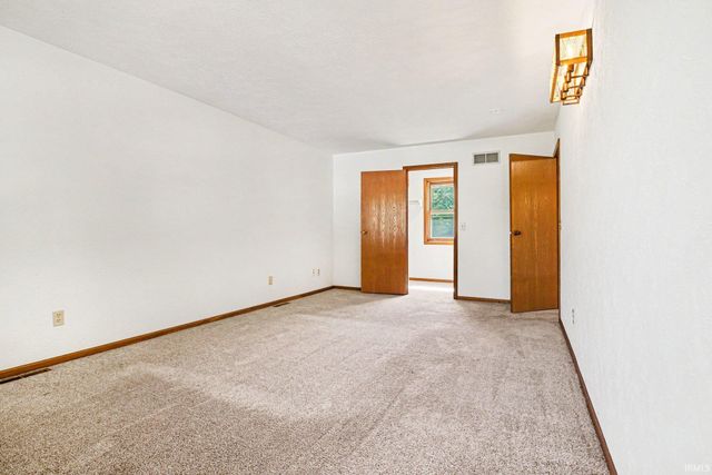 52160 Trinity Court, South Bend, IN 46637
