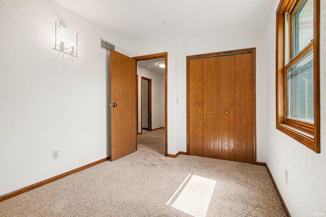 52160 Trinity Court, South Bend, IN 46637