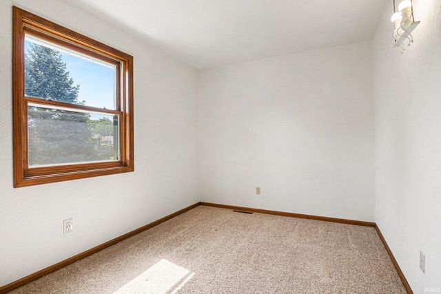 52160 Trinity Court, South Bend, IN 46637