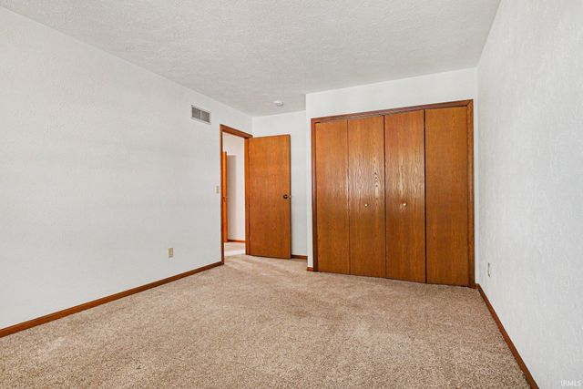 52160 Trinity Court, South Bend, IN 46637