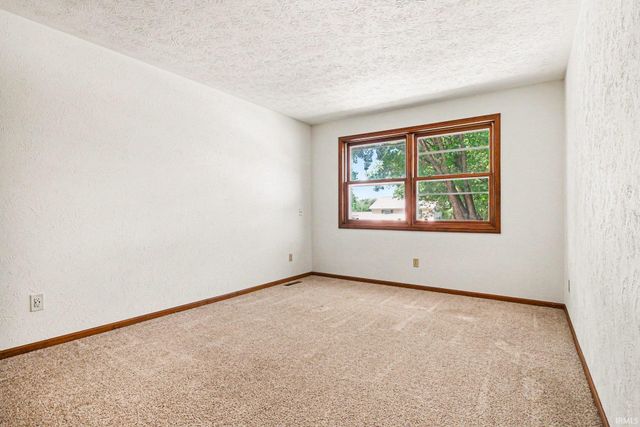 52160 Trinity Court, South Bend, IN 46637