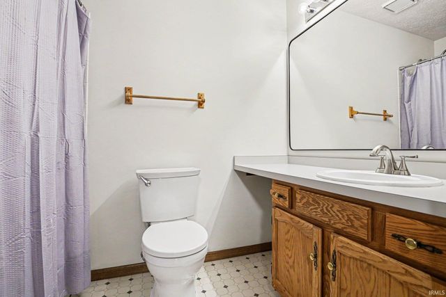 52160 Trinity Court, South Bend, IN 46637