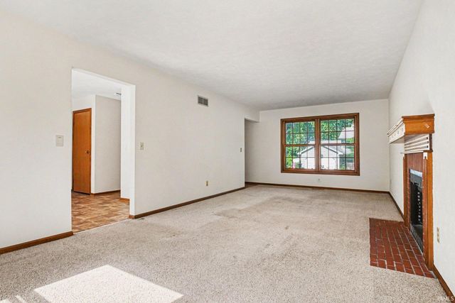 52160 Trinity Court, South Bend, IN 46637