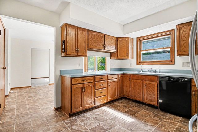 52160 Trinity Court, South Bend, IN 46637
