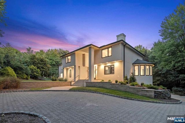 1 Lambs Lane, Cresskill, NJ 07626