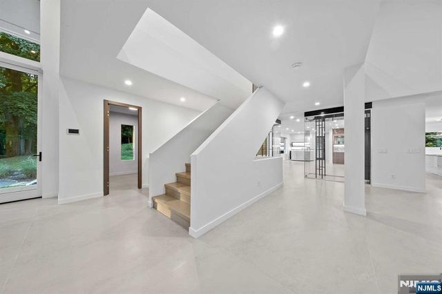 1 Lambs Lane, Cresskill, NJ 07626