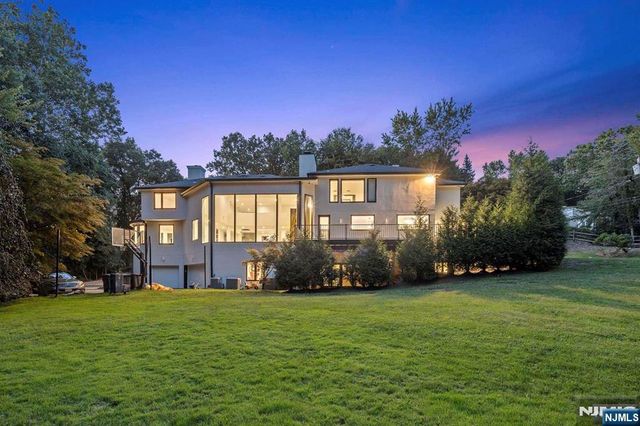 1 Lambs Lane, Cresskill, NJ 07626