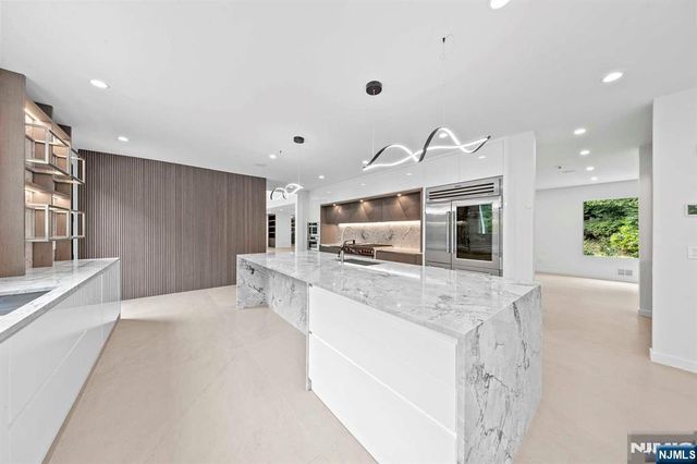 1 Lambs Lane, Cresskill, NJ 07626