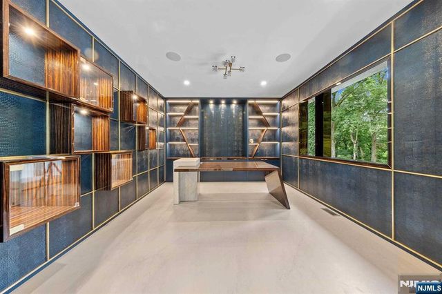 1 Lambs Lane, Cresskill, NJ 07626