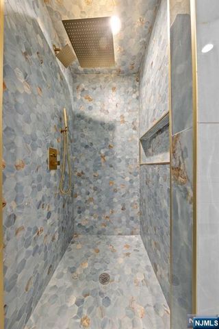 1 Lambs Lane, Cresskill, NJ 07626