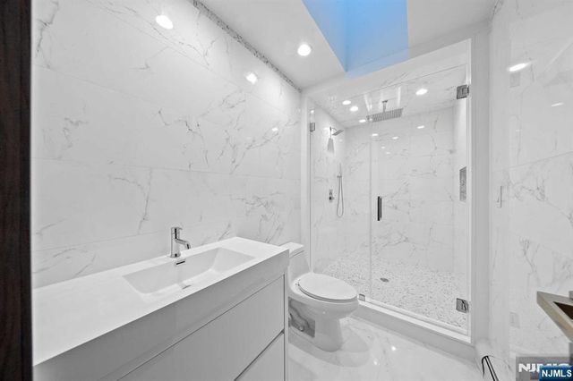 1 Lambs Lane, Cresskill, NJ 07626