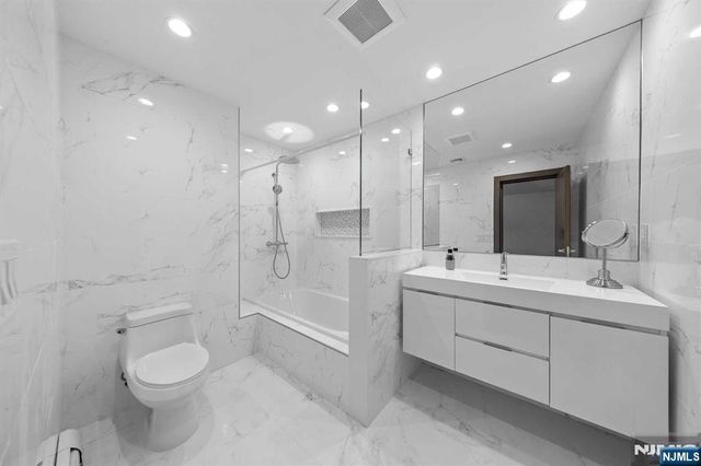 1 Lambs Lane, Cresskill, NJ 07626