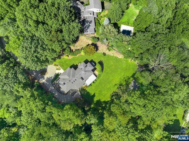 1 Lambs Lane, Cresskill, NJ 07626