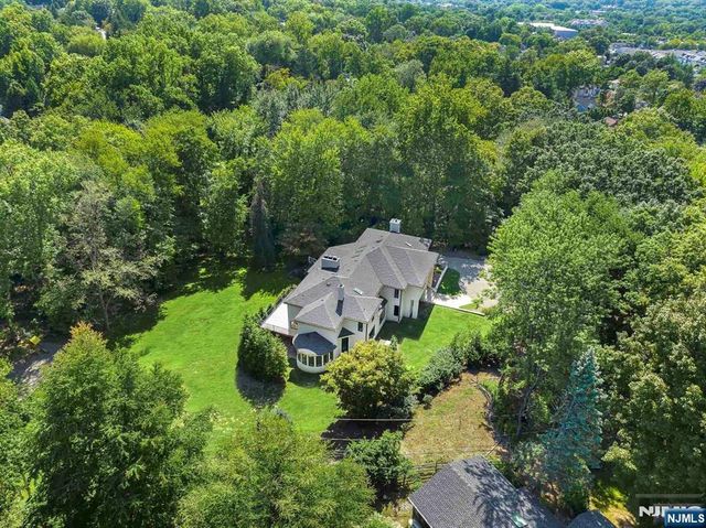 1 Lambs Lane, Cresskill, NJ 07626