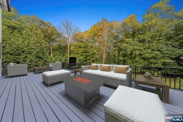 1 Lambs Lane, Cresskill, NJ 07626