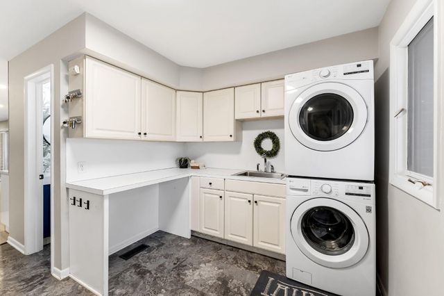 2305 Leffingwell Avenue NE, Grand Rapids, MI 49525