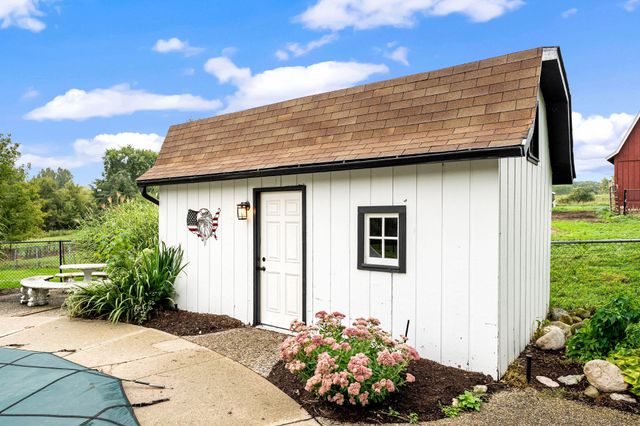 2305 Leffingwell Avenue NE, Grand Rapids, MI 49525