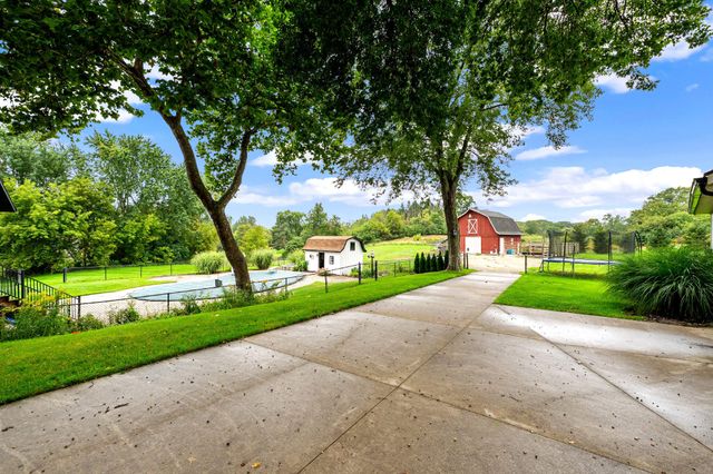2305 Leffingwell Avenue NE, Grand Rapids, MI 49525