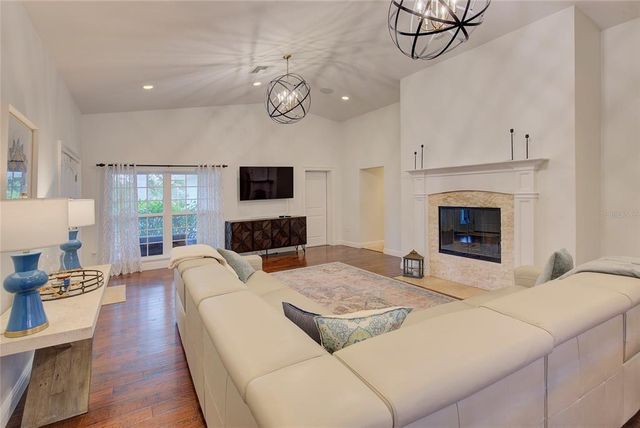 14 EVONAIRE CIRCLE, Belleair, FL 33756