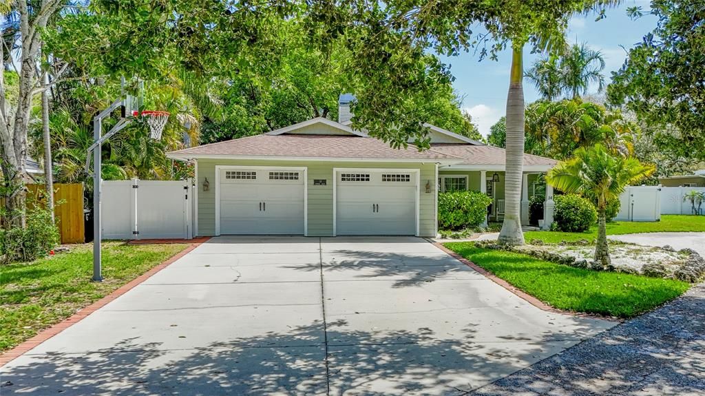 14 EVONAIRE CIRCLE, Belleair, FL 33756
