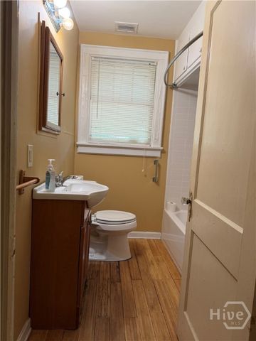 1304 E 52nd Street E, Savannah, GA 31404