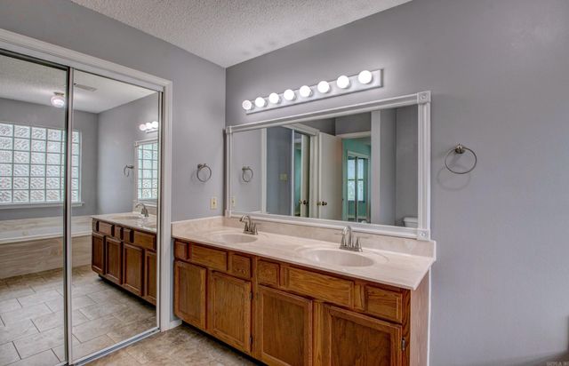31 Park Ridge Dr, Maumelle, AR 72113