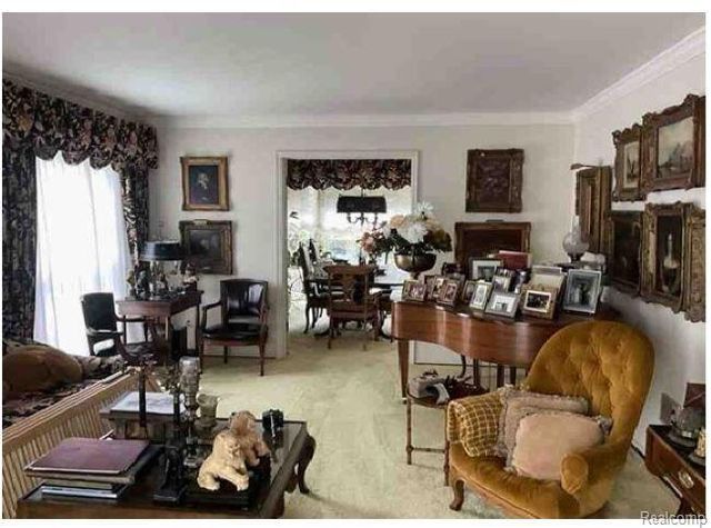 491 Colonial Road, Grosse Pointe Woods, MI 48236