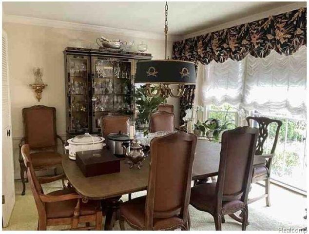 491 Colonial Road, Grosse Pointe Woods, MI 48236