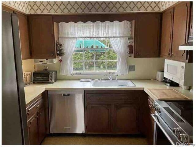 491 Colonial Road, Grosse Pointe Woods, MI 48236