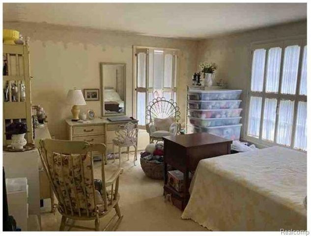 491 Colonial Road, Grosse Pointe Woods, MI 48236